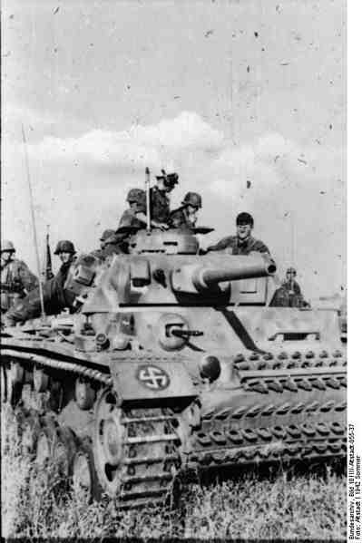Panzer_III,_Waffen-SS-Division_-Wiking-